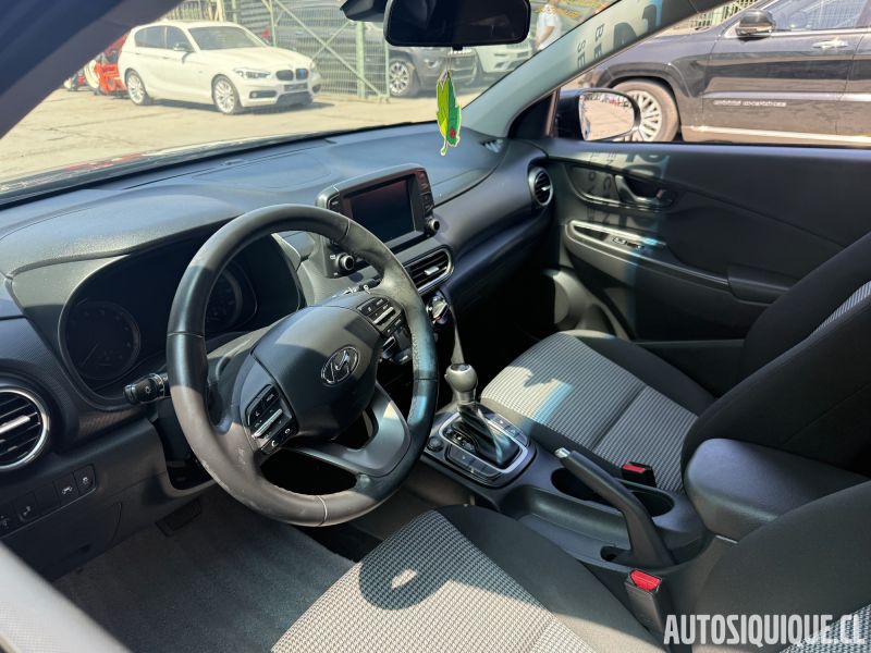Archivo:Hyundai Kona 1 USDM MY2018 - 2021 interior.jpeg