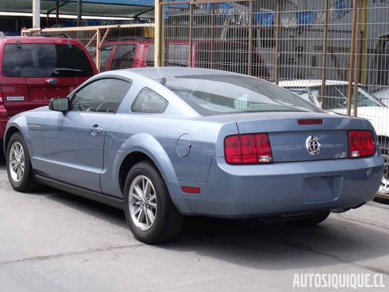 Archivo:Mustang 5 MY2005 - 2009.jpeg