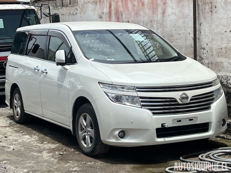 Archivo:Nissan Elgrand 3 250XG 08-2010 - 10-2020.jpeg