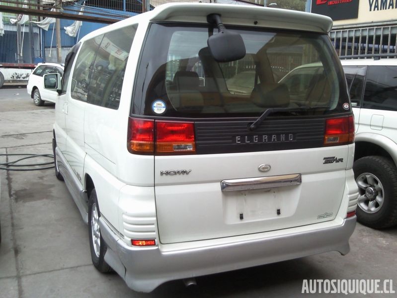 Archivo:Nissan Homy Elgrand Highway Star 01-1998 - 08-1999 REAR.jpeg