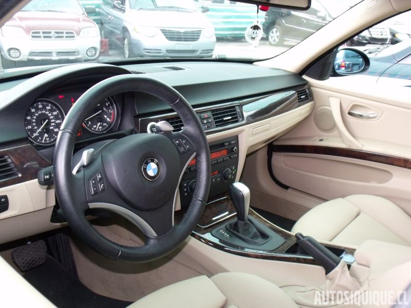 Archivo:BMW E90 USDM INTERIOR.jpeg