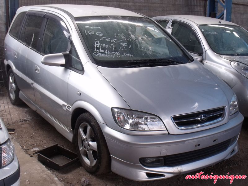 Archivo:Subaru Traviq 07-2003 - 03-2005.jpeg