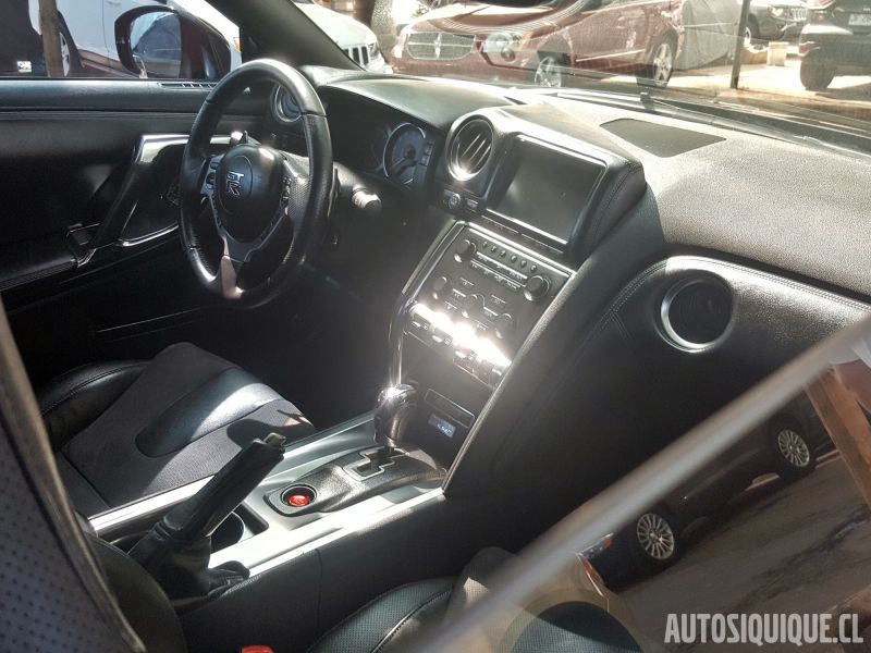 Archivo:GT-R USDM MY2009 - 2016 INTERIOR.jpeg