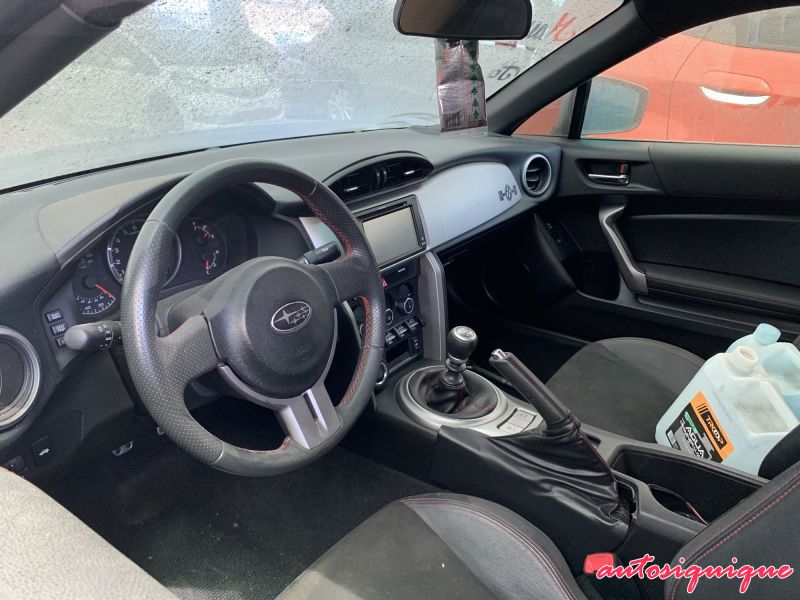 Archivo:Subaru BRZ MY2013 - 2016 INTERIOR.jpeg