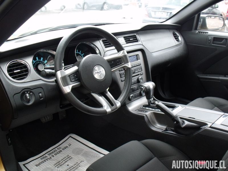 Archivo:Mustang 5 MY2010 - 2014 INTERIOR.jpeg