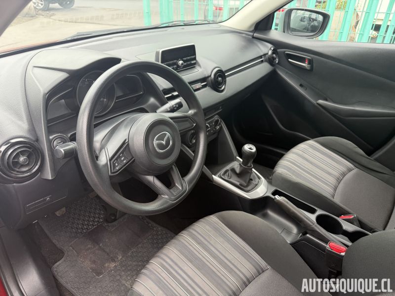 Archivo:Mazda Training Vehicle 05-2019 INTERIOR LHD CONV.jpeg