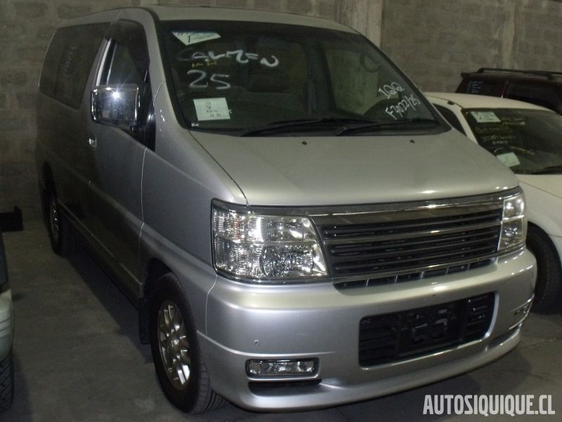 Archivo:Nissan Elgrand 1st 08-2000 - 05-2002.jpeg