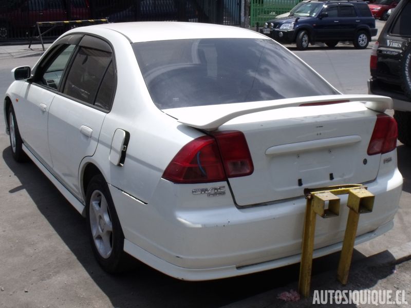 Archivo:Civic Ferio 3 09-2000 - 10-2002 RS rear.jpeg