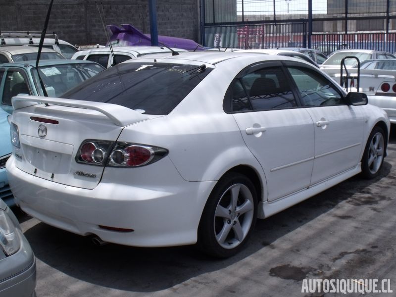 Archivo:Mazda Atenza 1 05-2002 - 06-2005 LIFTBACK REAR.jpeg
