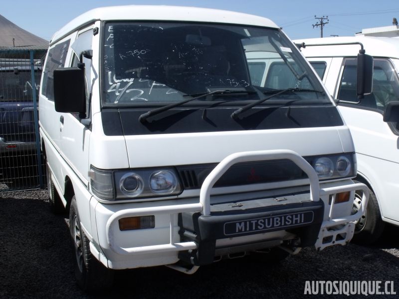Archivo:Delica Star Wagon 2 05-1994 - 10-1997.jpeg