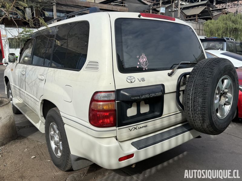 Archivo:Land Cruiser 100 01-1998 - 08-2002 REAR TYRE.jpeg