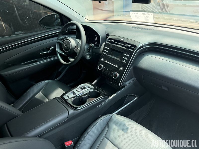 Archivo:Hyundai Tucson 4 KDM 09-2020 - 12-2023 INTERIOR.jpeg