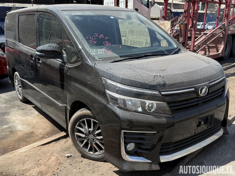 Archivo:Toyota Voxy 3 ZS 01-2014 - 07-2017.jpeg