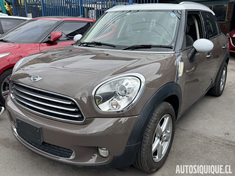 Archivo:Mini Crossover Cooper (01-2011 - 09-2014).jpeg