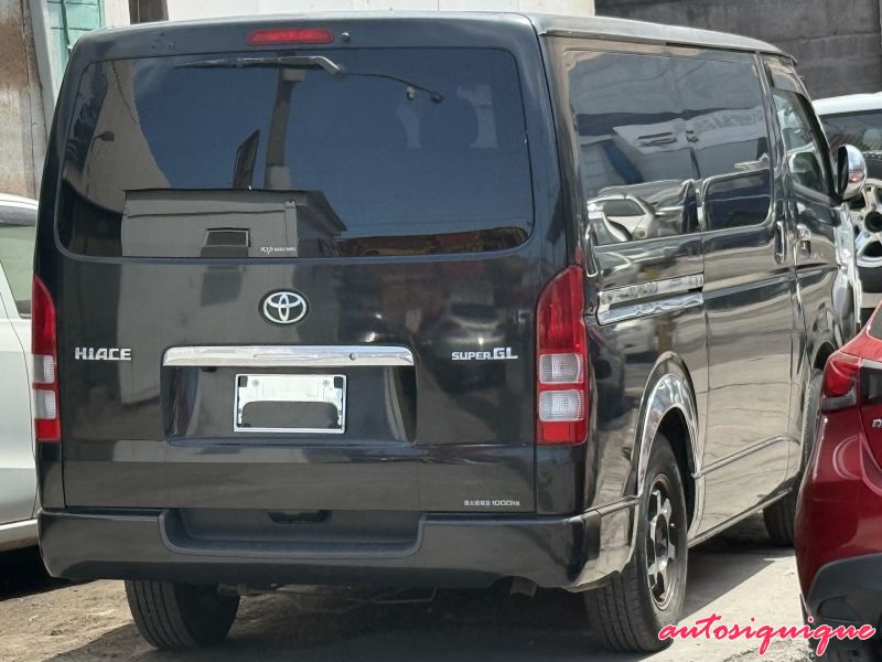 Archivo:Toyota Hiace Van 5 SUPER GL 08-2004 - 12-2013 REAR.jpeg