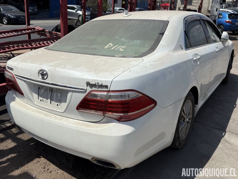 Archivo:Toyota Crown 13 02-2010 - 12-2012 REAR.jpeg