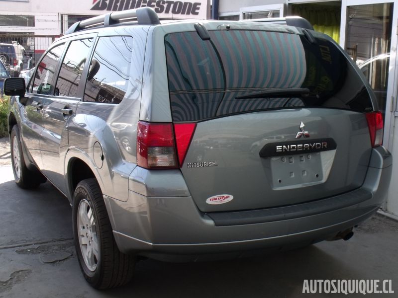 Archivo:Mitsubishi Endeavor MY2006 - 2008 REAR.jpeg