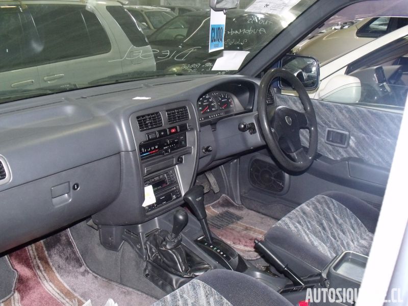 Archivo:Nissan Terrano 1 interior 10-1993 - 09-1995.jpeg