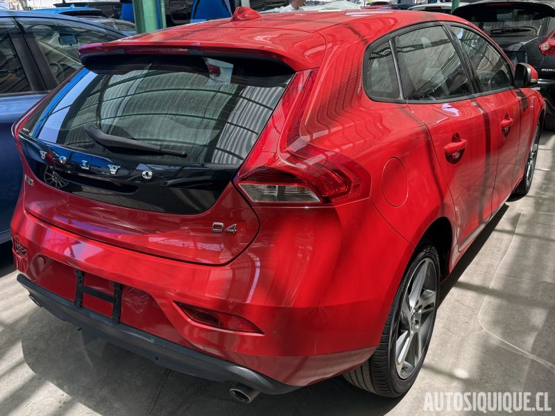 Archivo:Volvo V40 2 JDM 07-2016 - 12-2020 REAR.jpeg