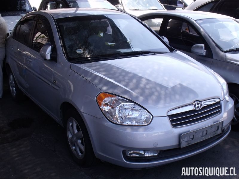 Archivo:Hyundai Verna 2 09-2005 - 06-2009 front.jpeg