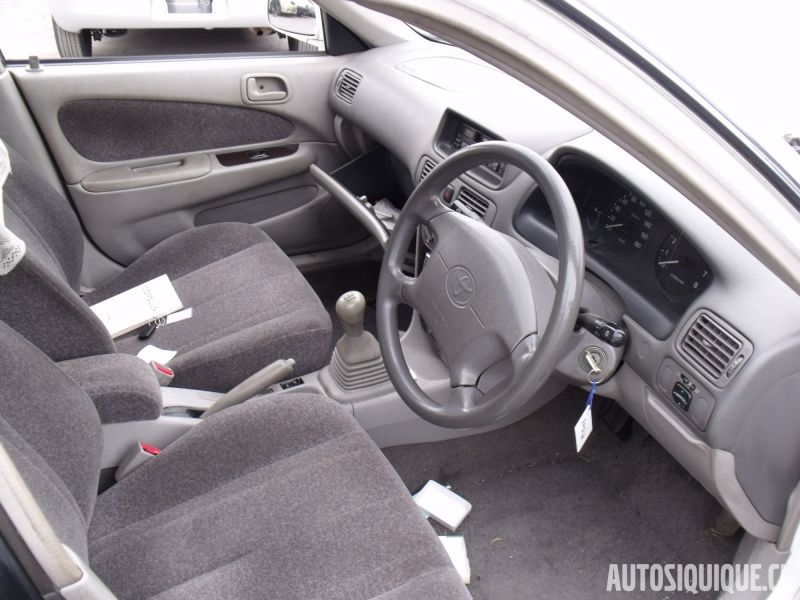Archivo:Toyota Corolla 8 04-1997 - 08-2000 interior.jpeg