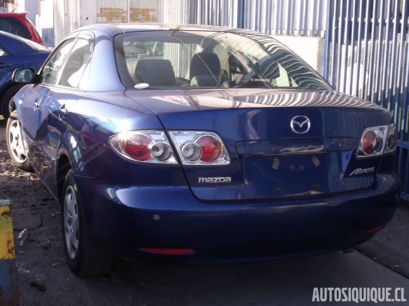 Archivo:Mazda Atenza 1 05-2002 - 06-2005 REAR.jpeg
