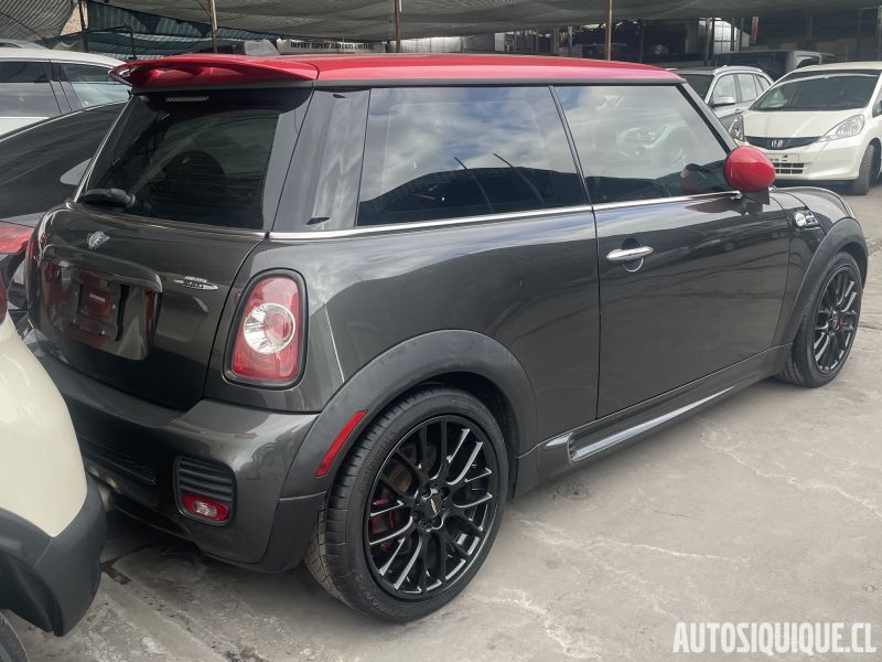 Archivo:Mini Hatch 2 USDM JCW MY2011 - 2013 REAR.jpeg
