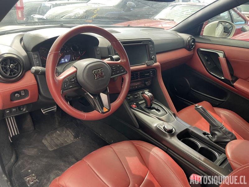 Archivo:GT-R USDM MY2017 - 2021 MY2023 - 2024 INTERIOR.jpeg